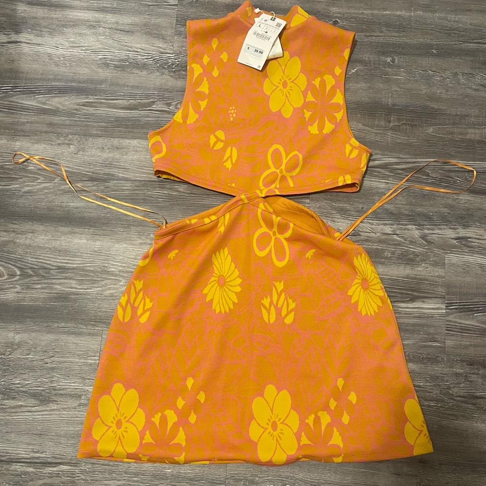 Zara cut out dress size large never wore